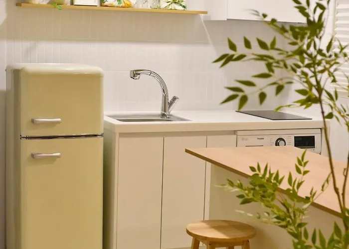 Hongdae Station ,10 Minutes On Foot,cozy House With Artistic Sensibility *