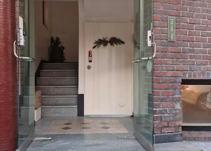 Hongdae Station ,10 Minutes On Foot,cozy House With Artistic Sensibility Seul